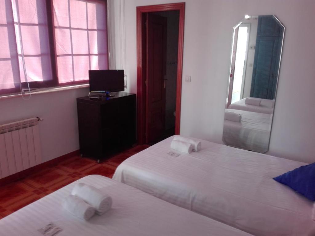 Hotel Corcubion Playa De Quenxe Номер фото